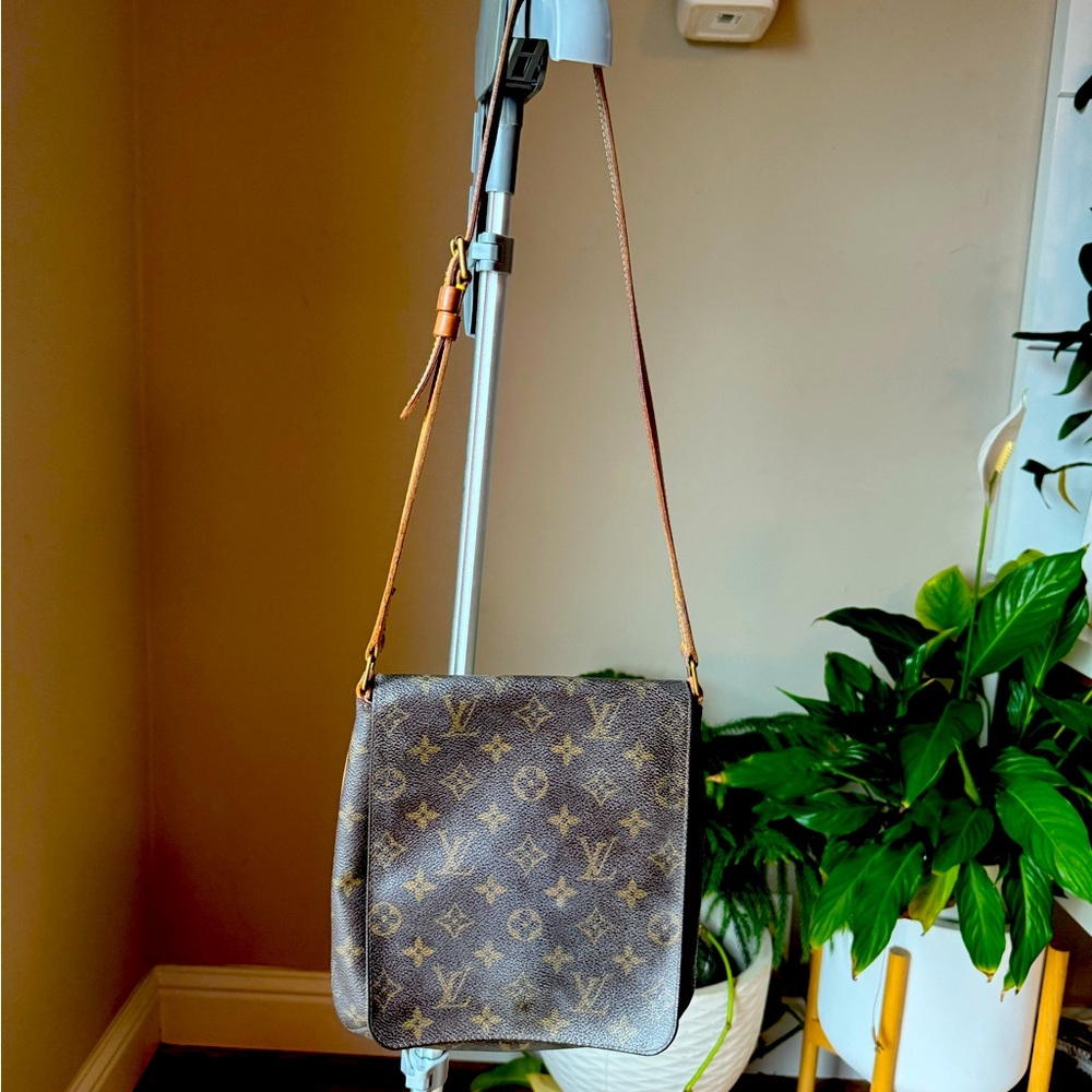 Louis Vuitton Musette hand bag